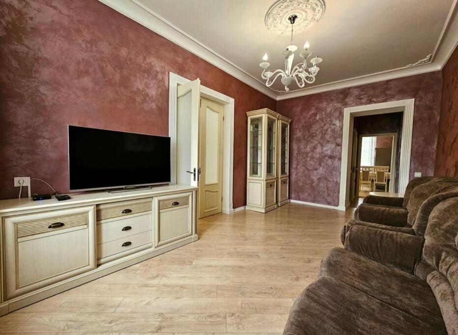 Luxury Apartment In The Center Chisinau Ngoại thất bức ảnh