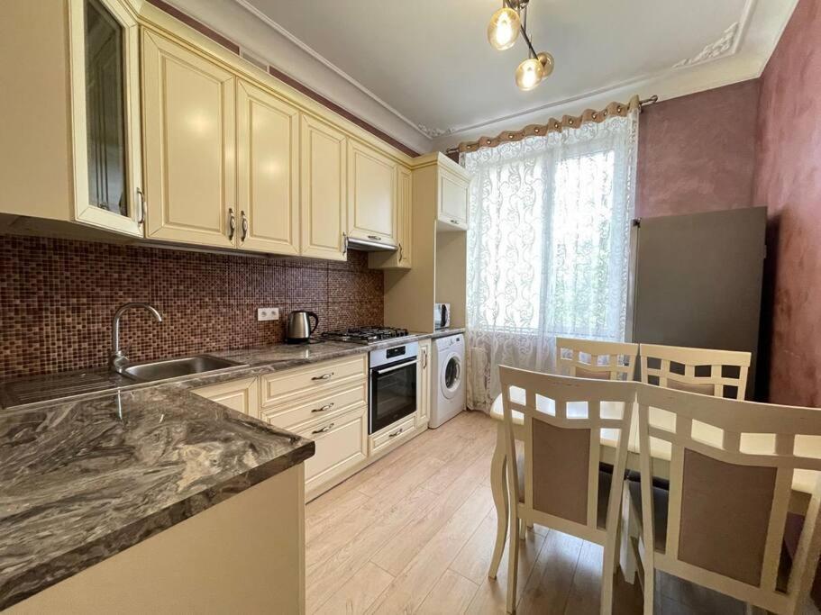Luxury Apartment In The Center Chisinau Ngoại thất bức ảnh