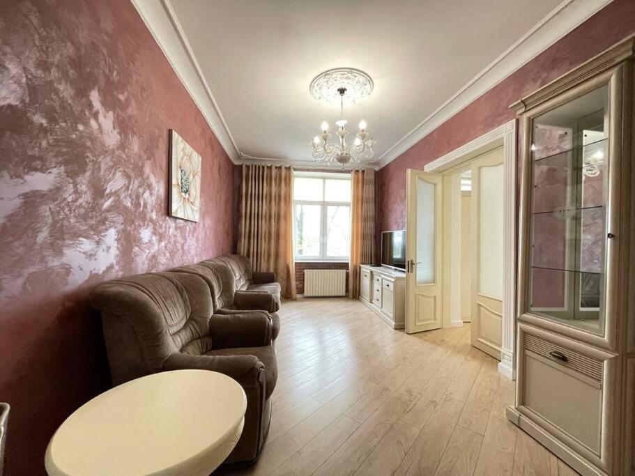 Luxury Apartment In The Center Chisinau Ngoại thất bức ảnh